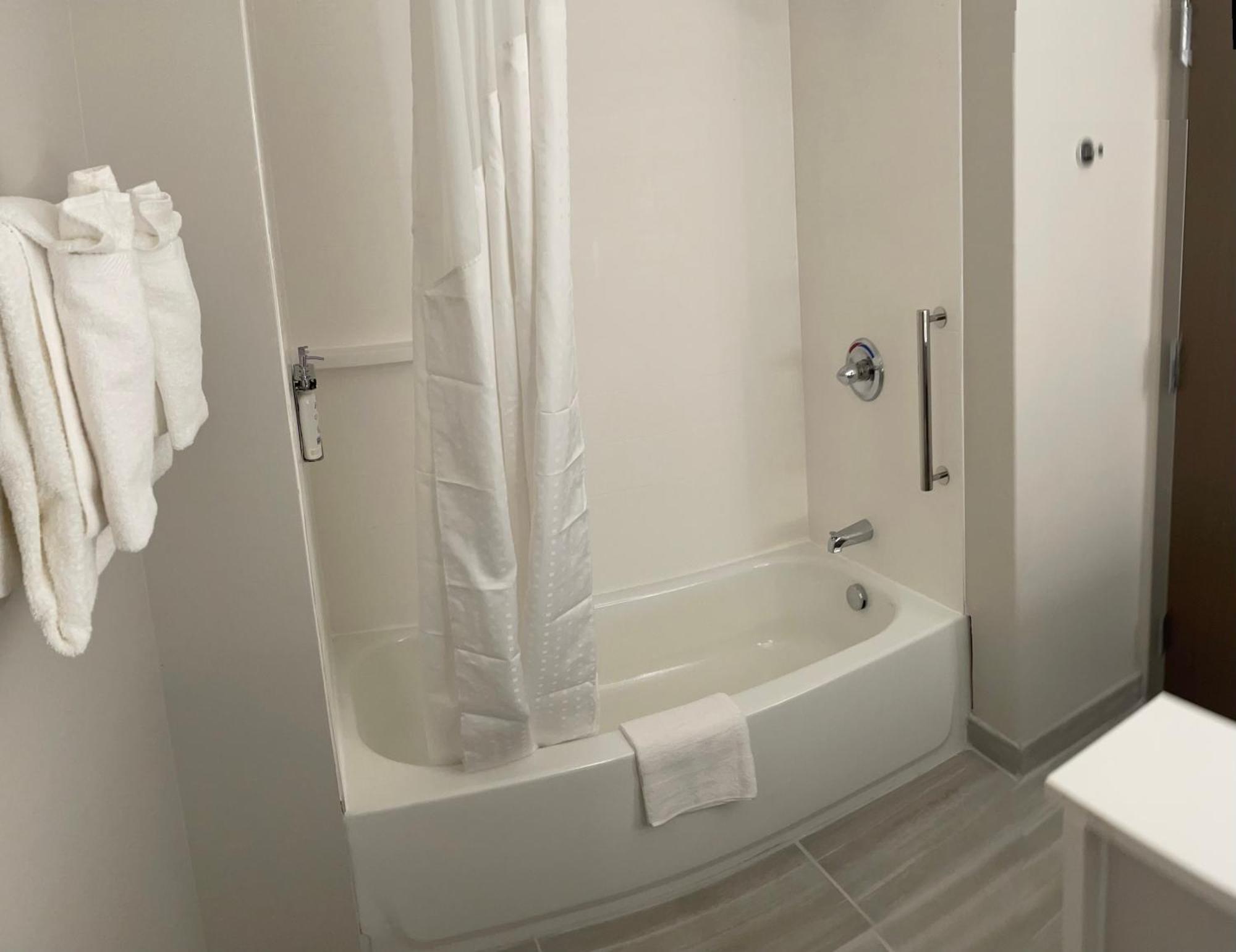 Holiday Inn Express & Suites Muskegon - Grand Haven By Ihg Екстер'єр фото